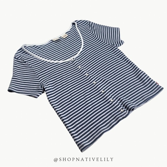 Levi's Women's Short Sleeve Britt Snap Front Ribbed Top Sz Medium, Green - Picture 3 of 7